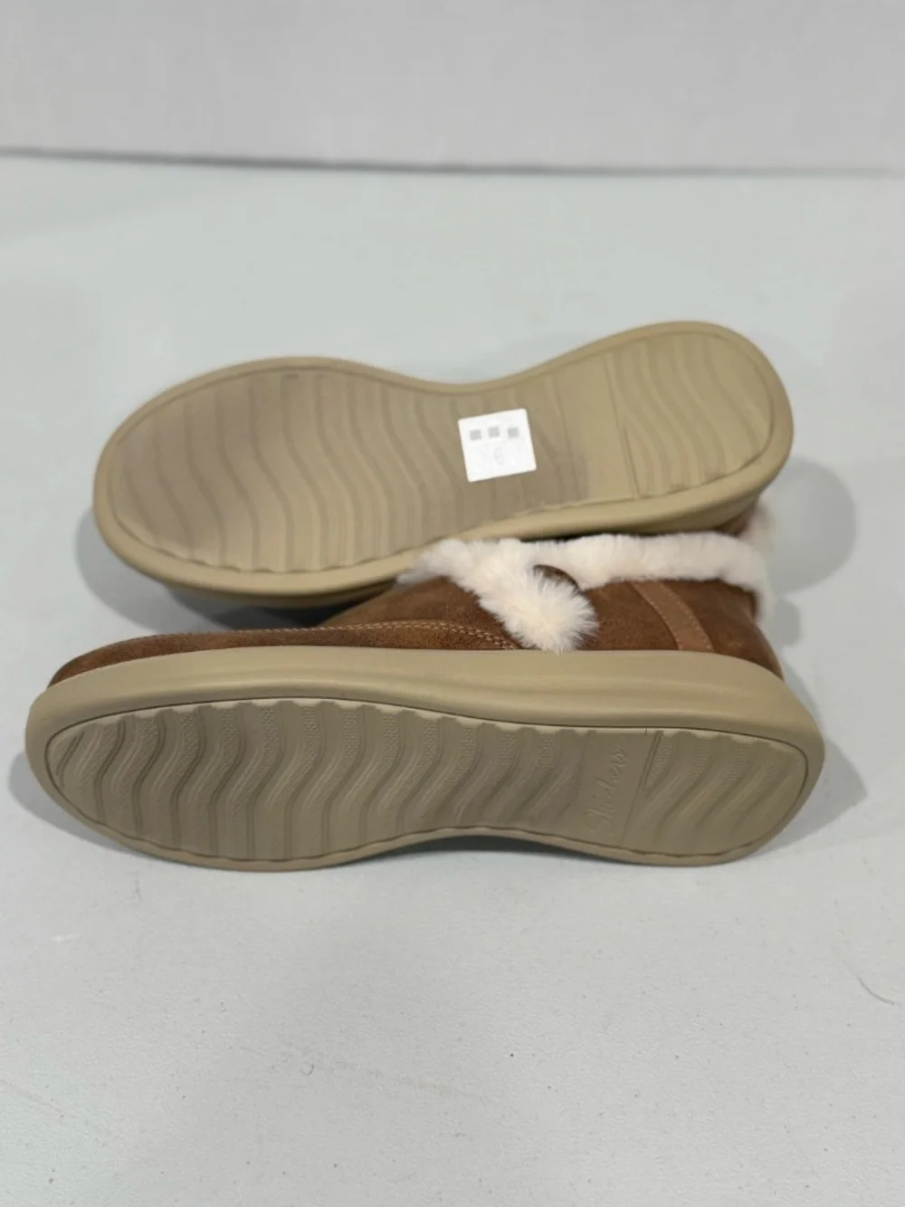 Skechers Slip-ins: Cozy Escape Faux-Fur Slippers | Size 8.5 - Picture 4 of 7